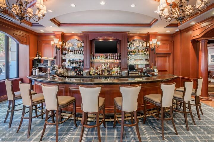Lounge 141 of 155