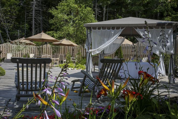 Spruce Point Inn
