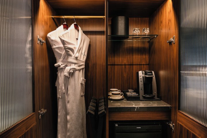 Room 39 of 61