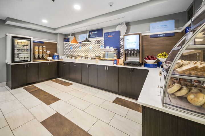 Holiday Inn Express Chicago NW - Vernon Hills by IHG