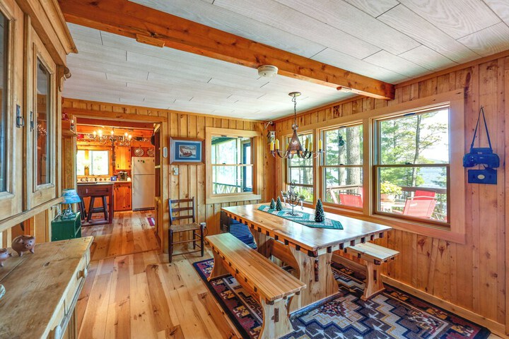 Waterfront Maine Vacation Rental w / Private Dock