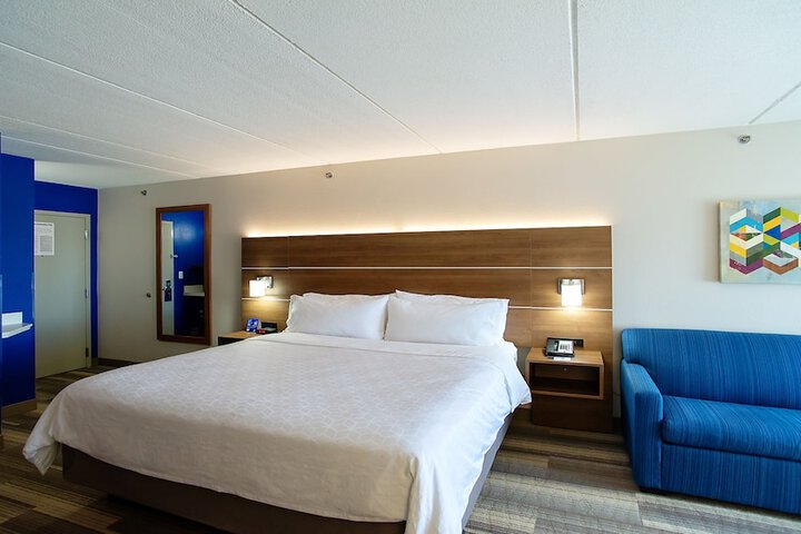 Room 17 of 30