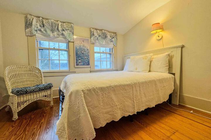 Captain Morse House - Luxury Waterfront, Town, & Beaches - 5 stars