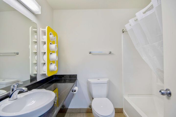 Room 16 of 24