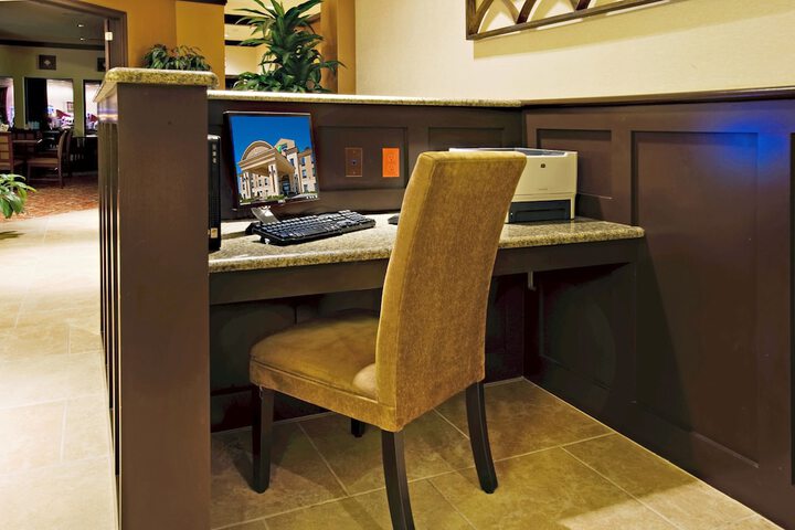 Holiday Inn Express & Suites Wichita Falls by IHG