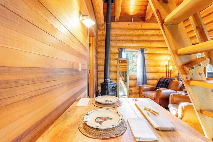 Penn Cove Overlook by Avantstay Cabin w / Views