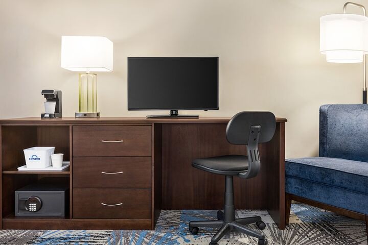 Room 14 of 32