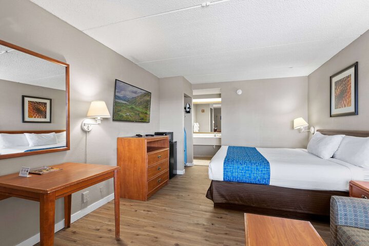 Room 9 of 27