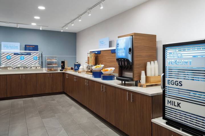 Holiday Inn Express & Suites Midwest by IHG