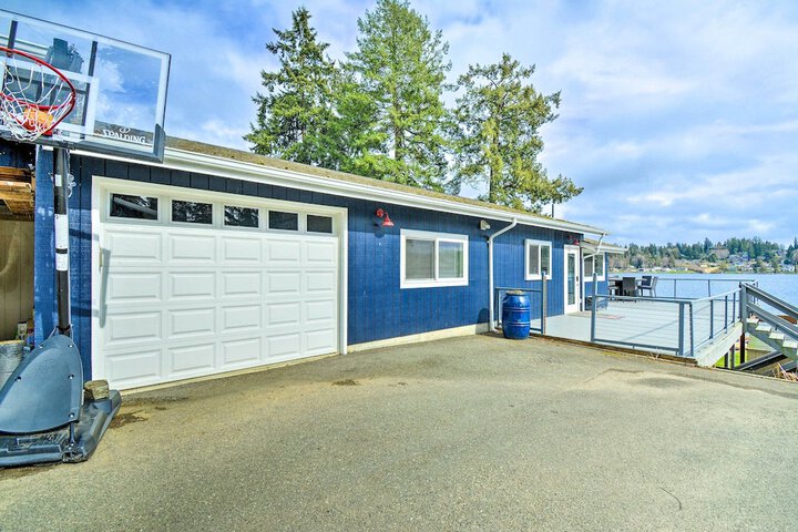 Lakefront Bremerton Vacation Rental w / Deck!