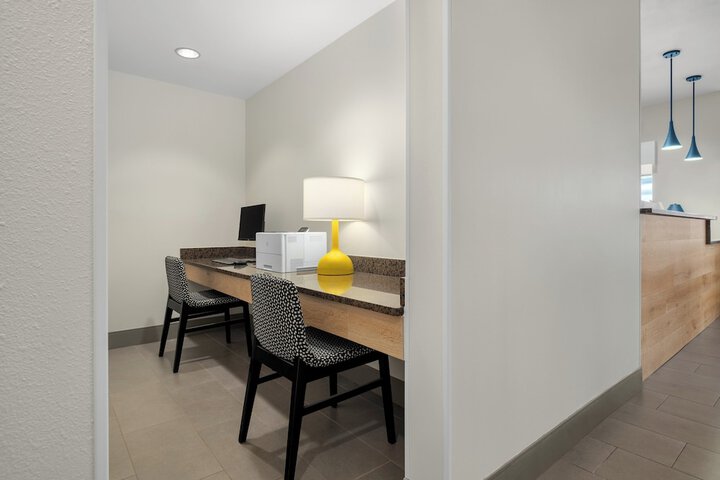 Garner Hotel Madison Huntsville Airport by IHG