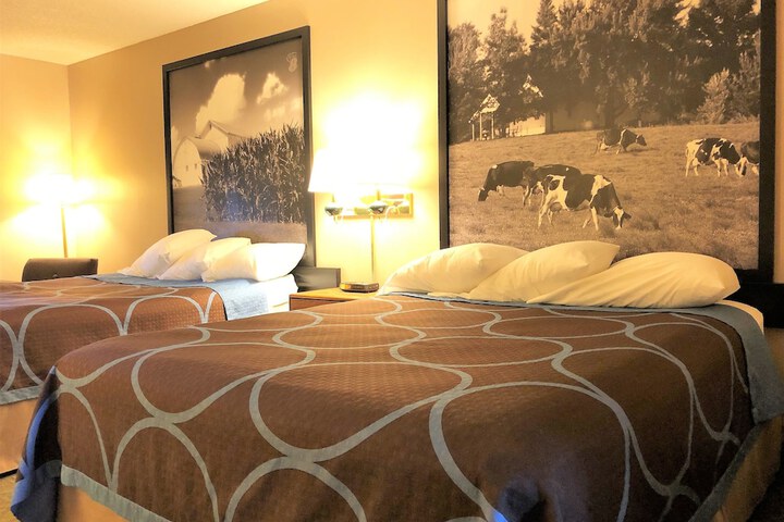 Room 11 of 32
