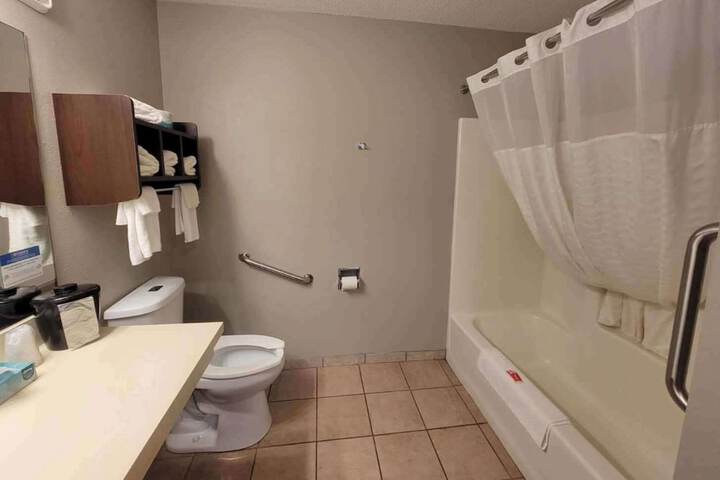 Room 27 of 32