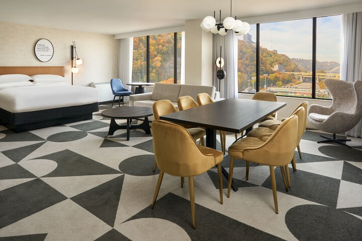 Sheraton Pittsburgh Hotel at Station Square