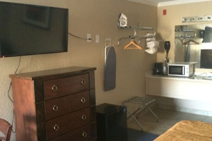 Room 22 of 28