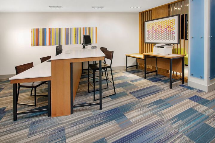 Holiday Inn Express and Suites Detroit / Sterling Heights by IHG