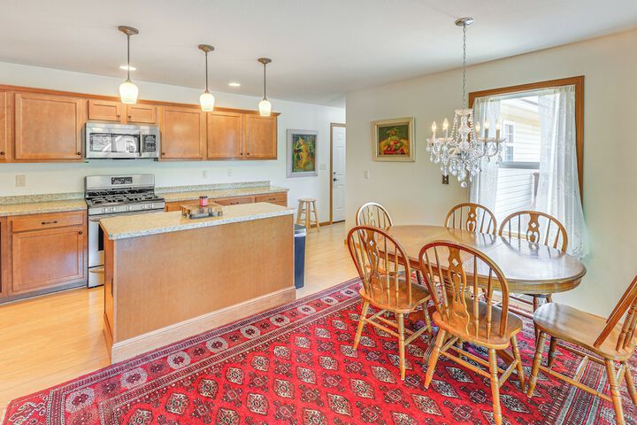 Wfh-friendly Columbiana Vacation Rental w / Deck!