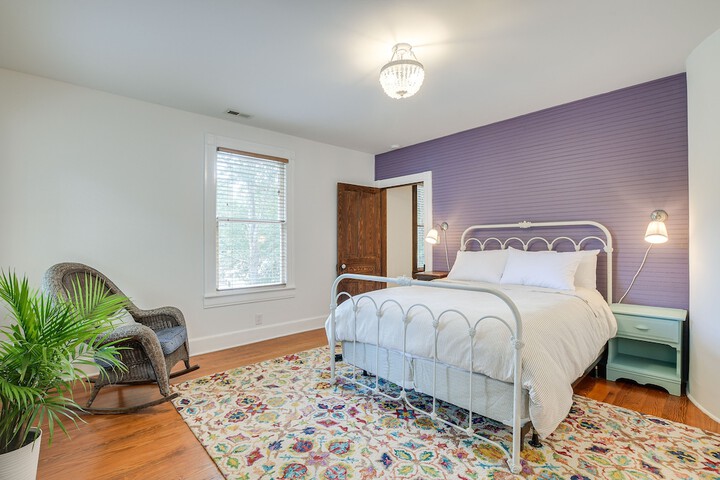 Historic & Charming Pittsboro Home w / Fireplaces