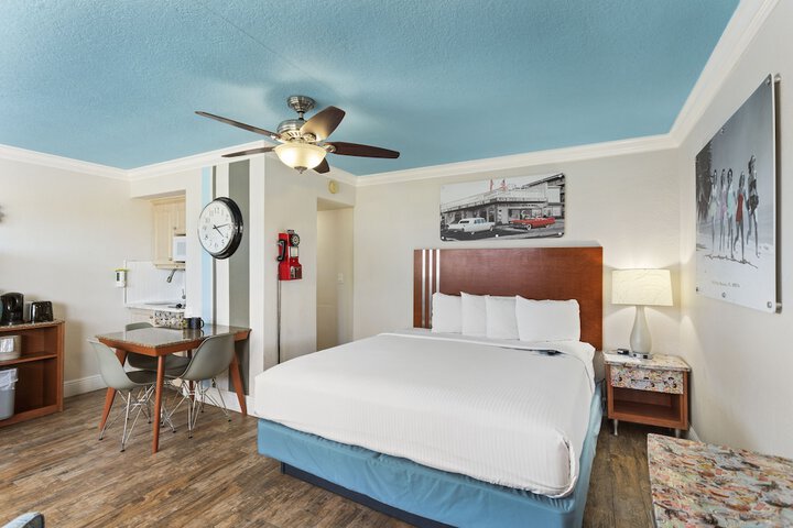 Room 27 of 62