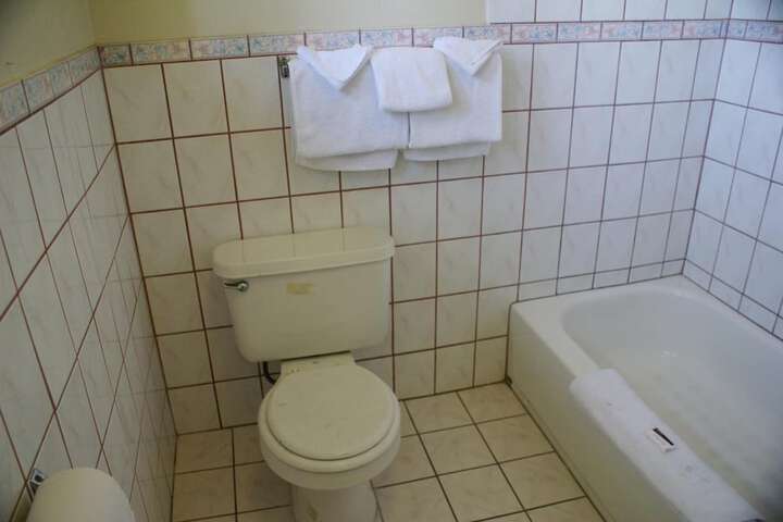 Room 16 of 19