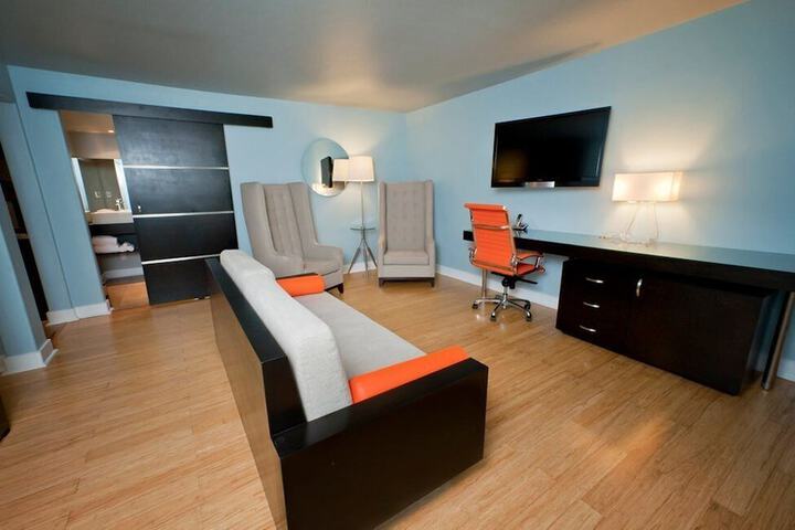 Hotel Current