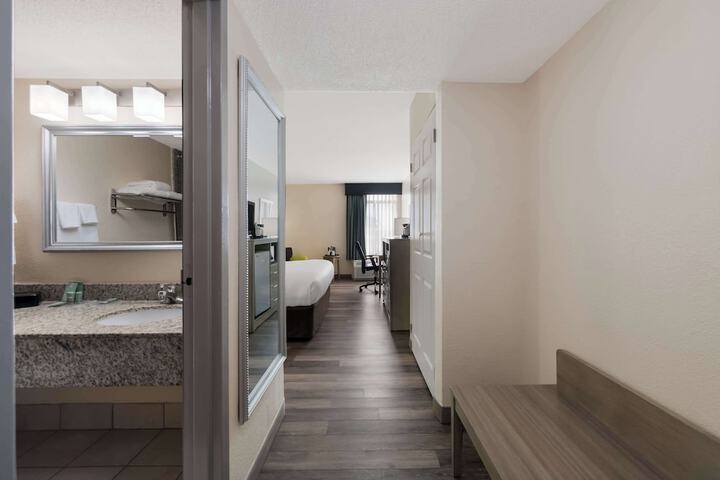 Room 13 of 26