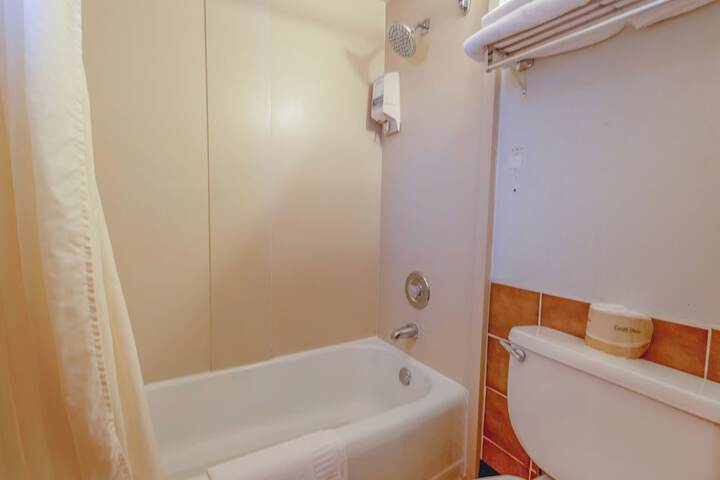 Room 33 of 68