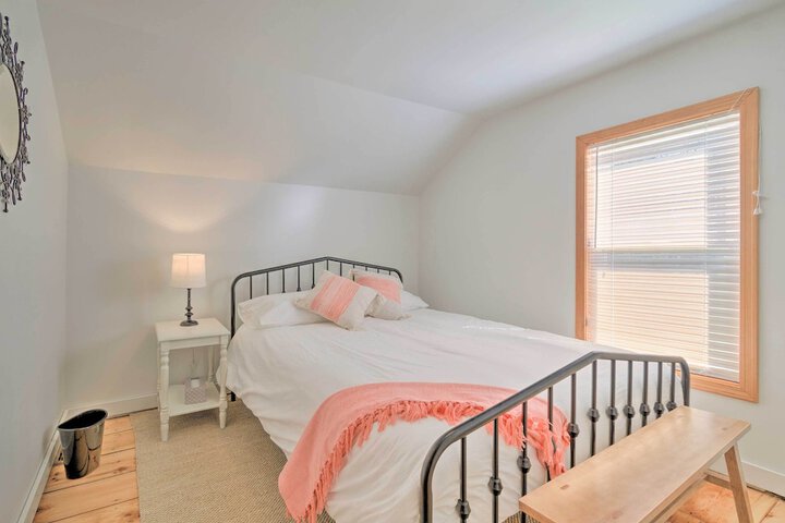 Walk to Beach! Sodus Point Escape w / Private Yard