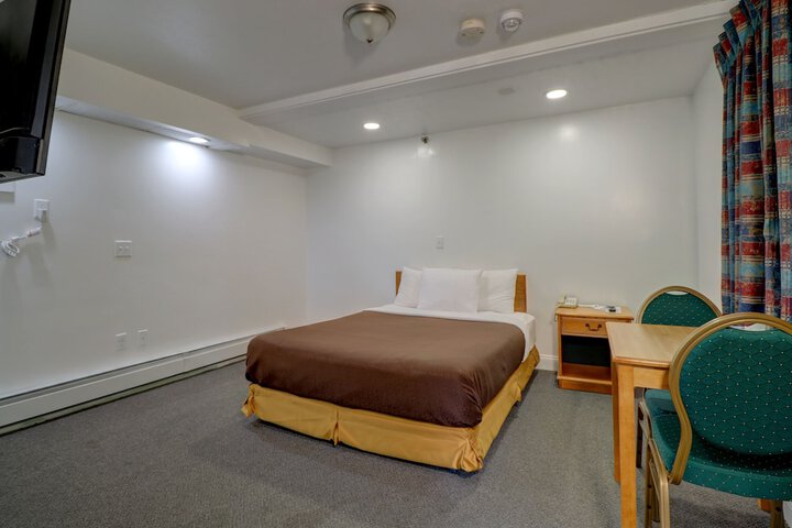 Room 13 of 20
