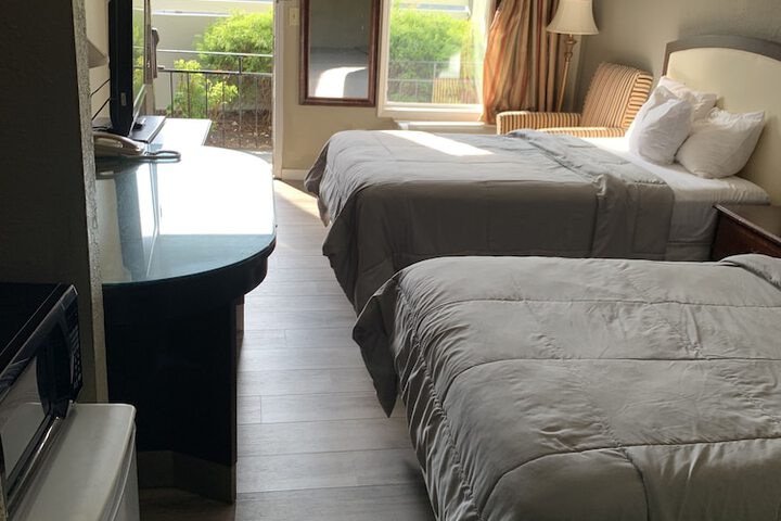 Room 25 of 33