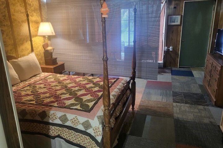 Room 80 of 118