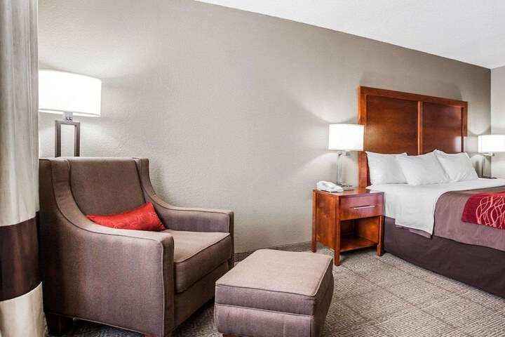 Room 17 of 33