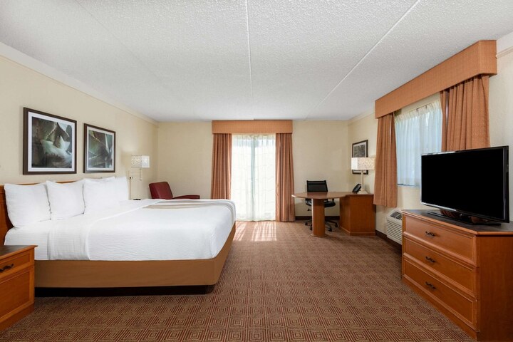 Room 16 of 36