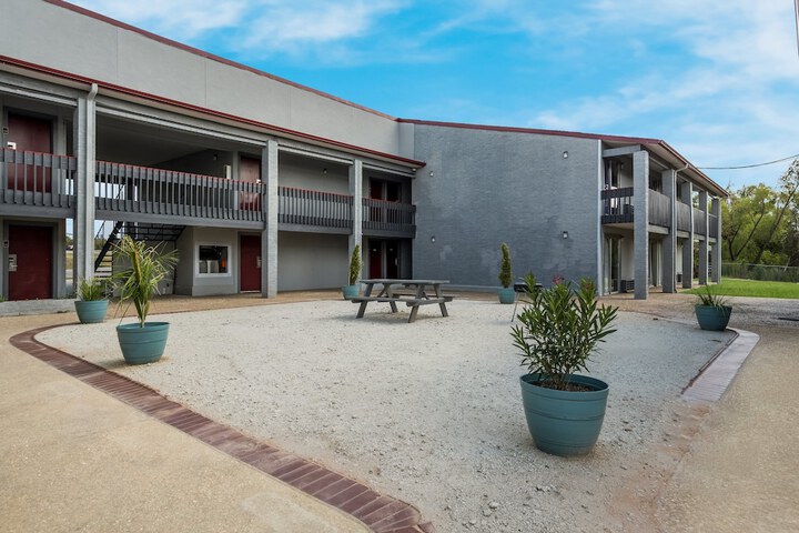 Red Roof Inn Madisonville