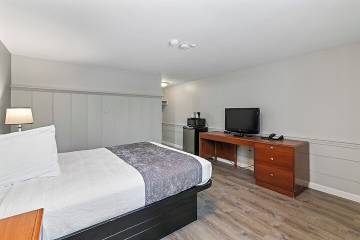 Room 9 of 34