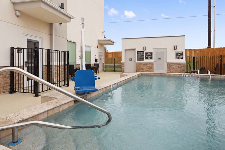 Pool 5 of 25