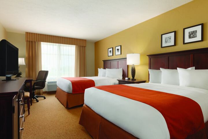 Country Inn & Suites by Radisson Salina, KS