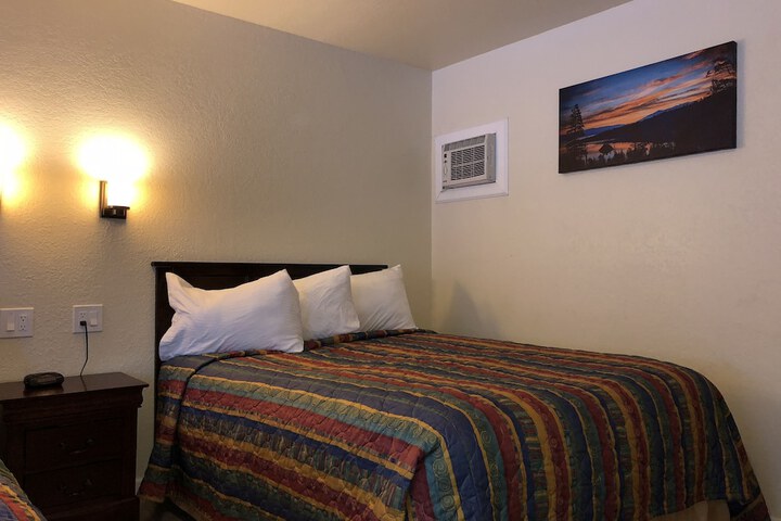 Cedar Inn & Suites