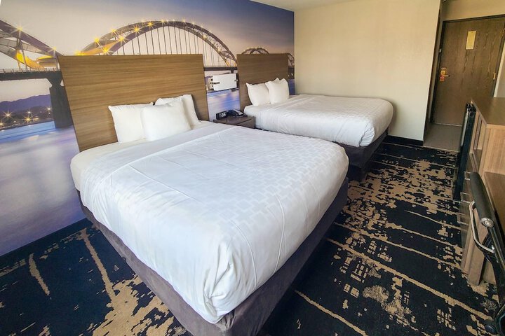 Clarion Pointe Bettendorf - Quad Cities