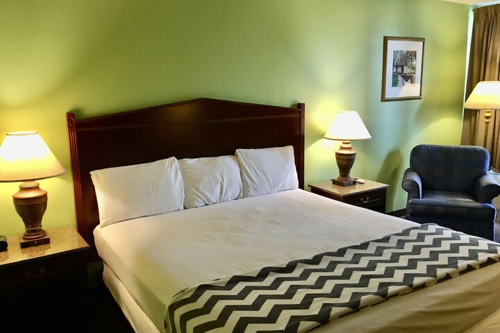 RIVER ROCK INN