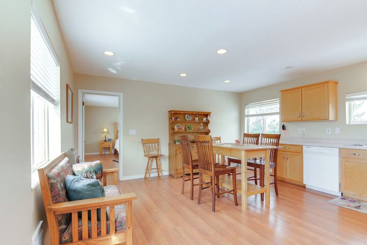 Charming Barn Apt in Boulder! Gateway to Parks!