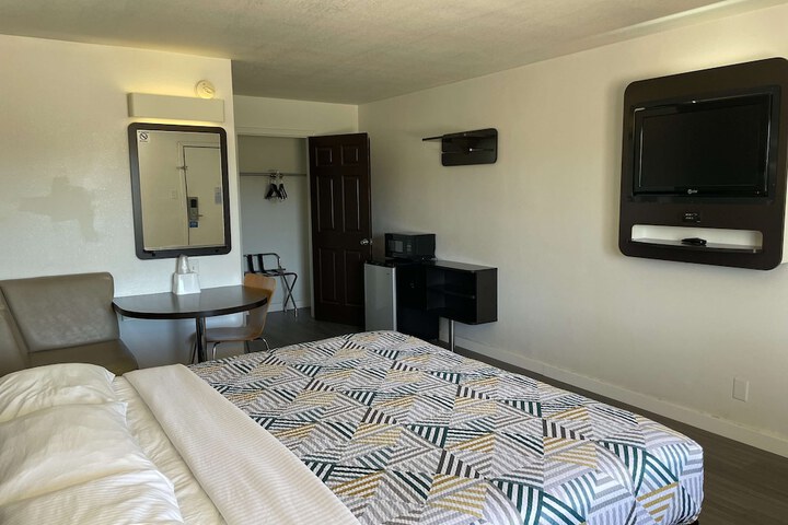 Room 17 of 19
