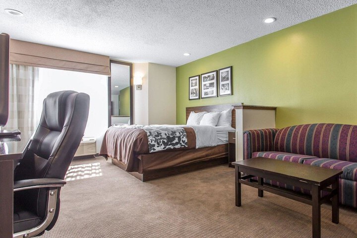 Room 13 of 40