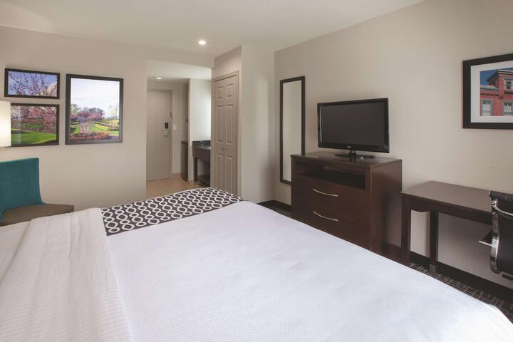 La Quinta Inn & Suites by Wyndham New Cumberland-Harrisburg