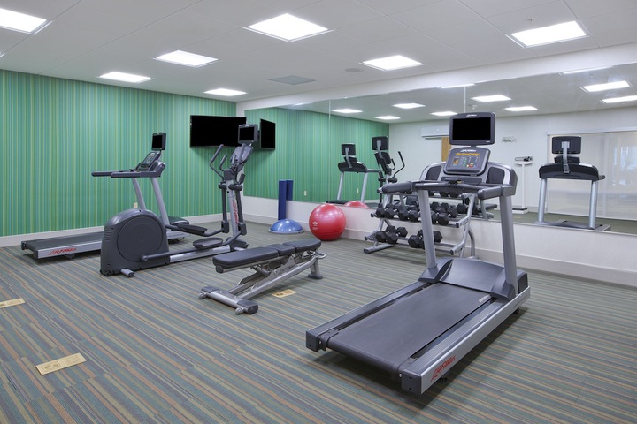 Holiday Inn Express & Suites Parkersburg East by IHG