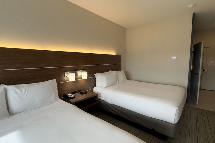 Room 15 of 34