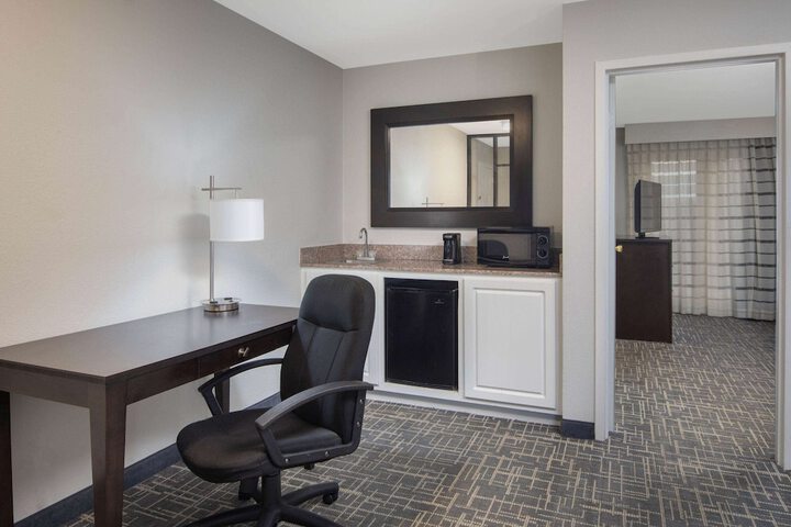 Room 48 of 62