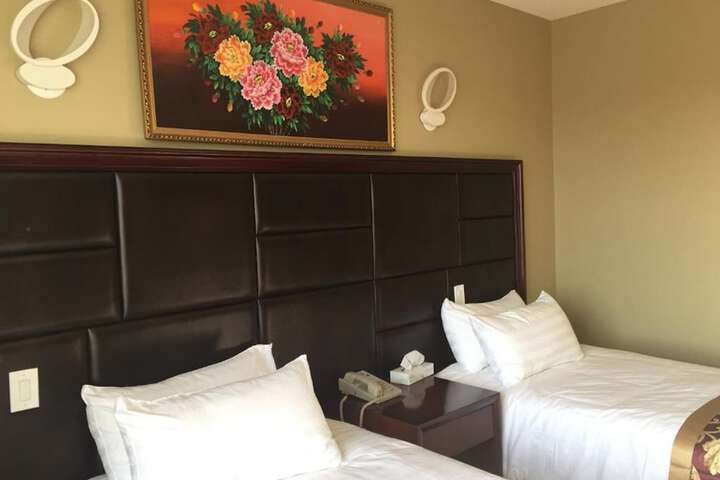 Room 27 of 34