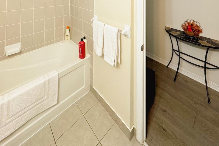 RivetStays - The Fly Luxury Suites