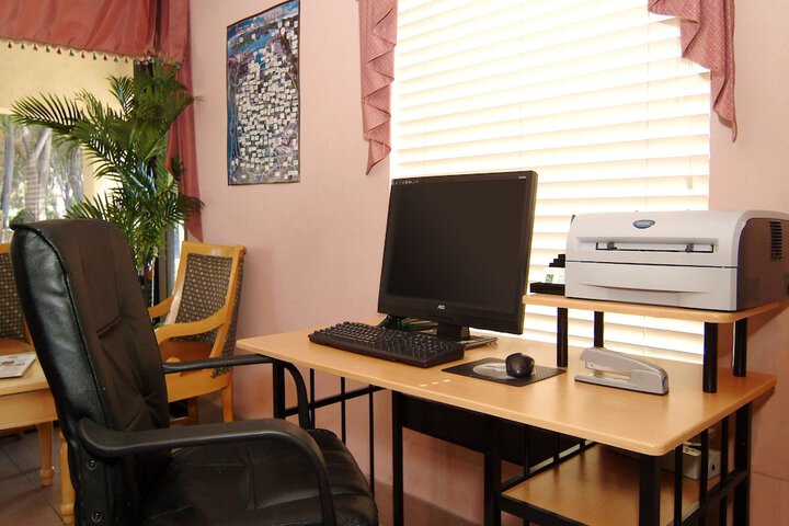 Business Center 25 of 25